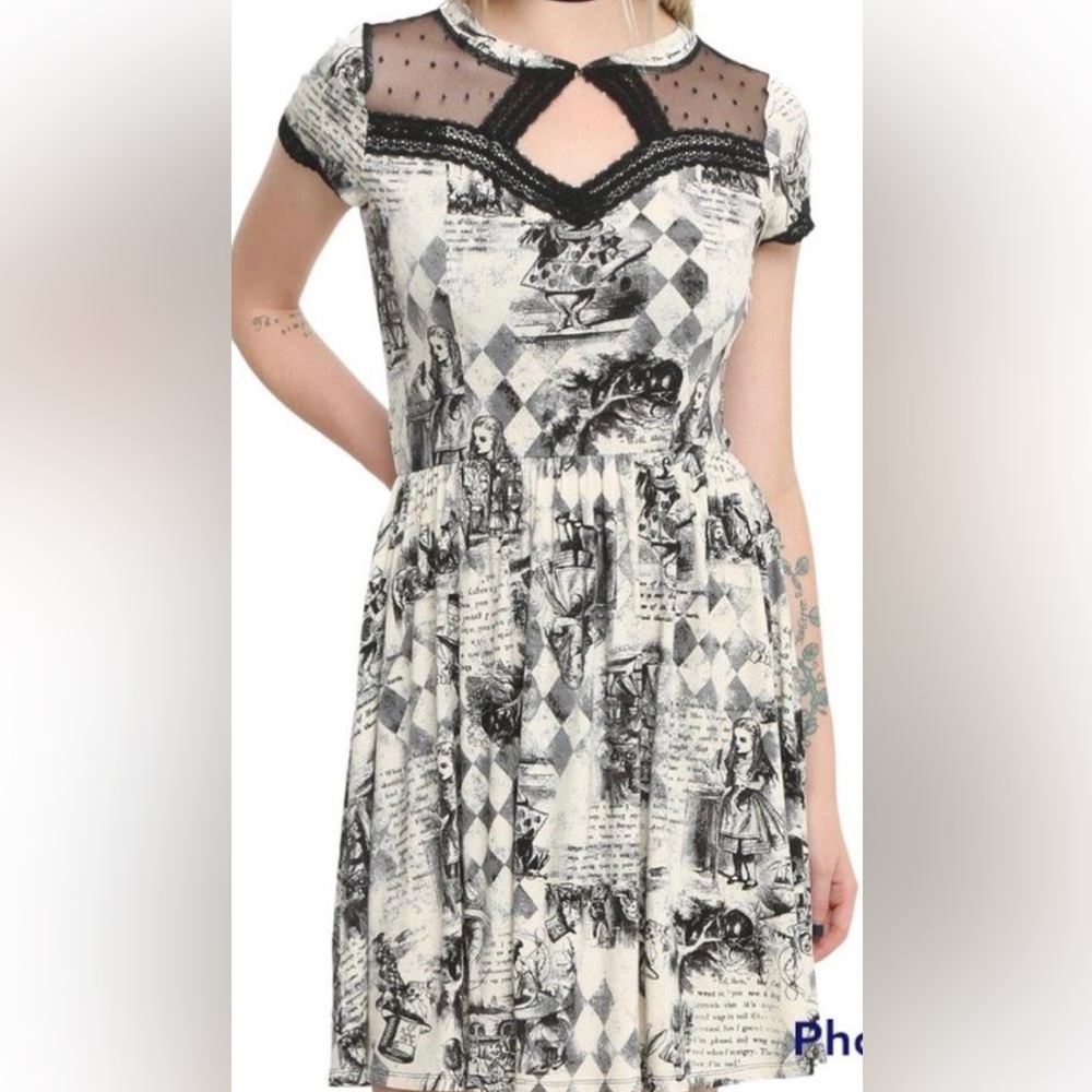 Torrid Alice in Wonderland dress Sz2